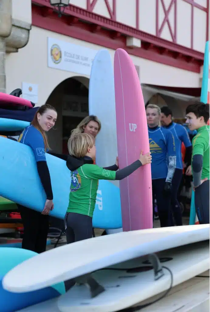 curren-surf-school-local-hendaye-691x1024
